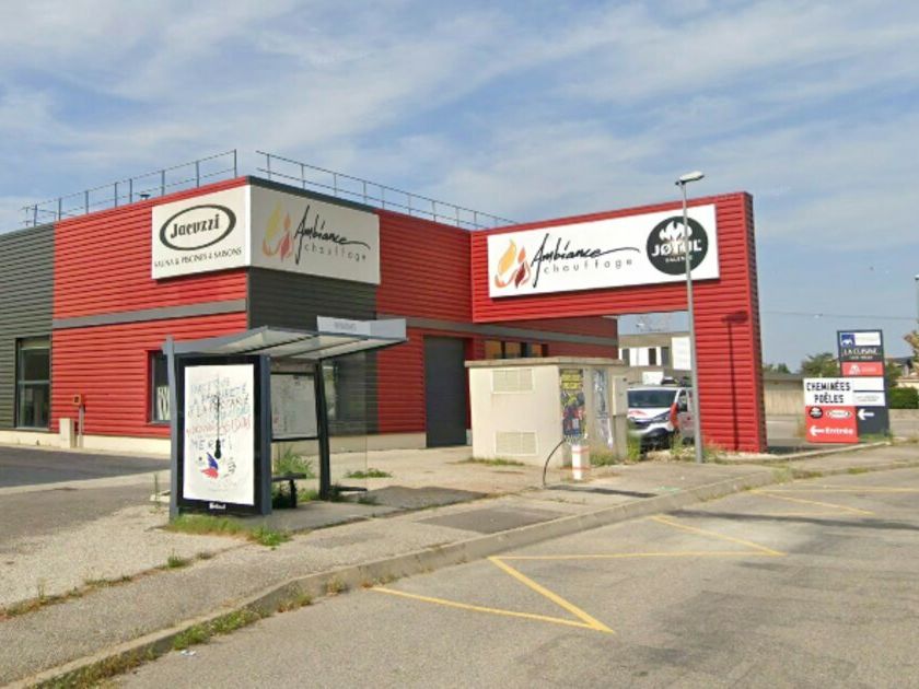 À louer – Local commercial d'environ 720 m² – Zone Pôle Habitat – Saint-Marcel-lès-Valence