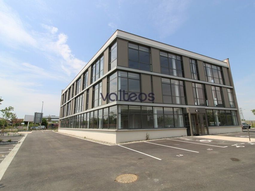 Location bureaux 295 m² divisibles à partir de 146 m²