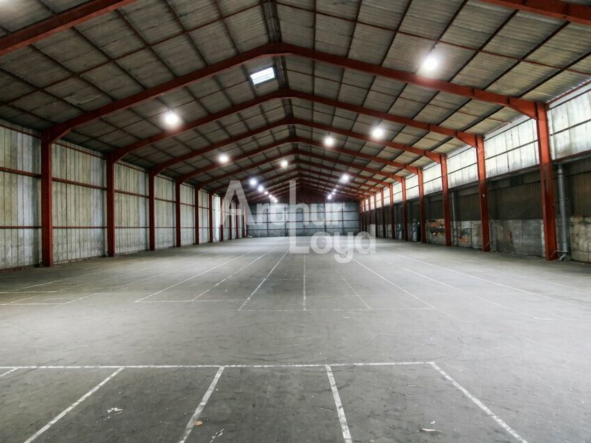 Location entrepot 4000 m² divisibles à partir de 2000 m²