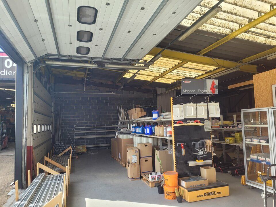 DIRECTEMENT SUR LE BOULEVARD INDUSTRIEL AVEC FORT PASSAGE.