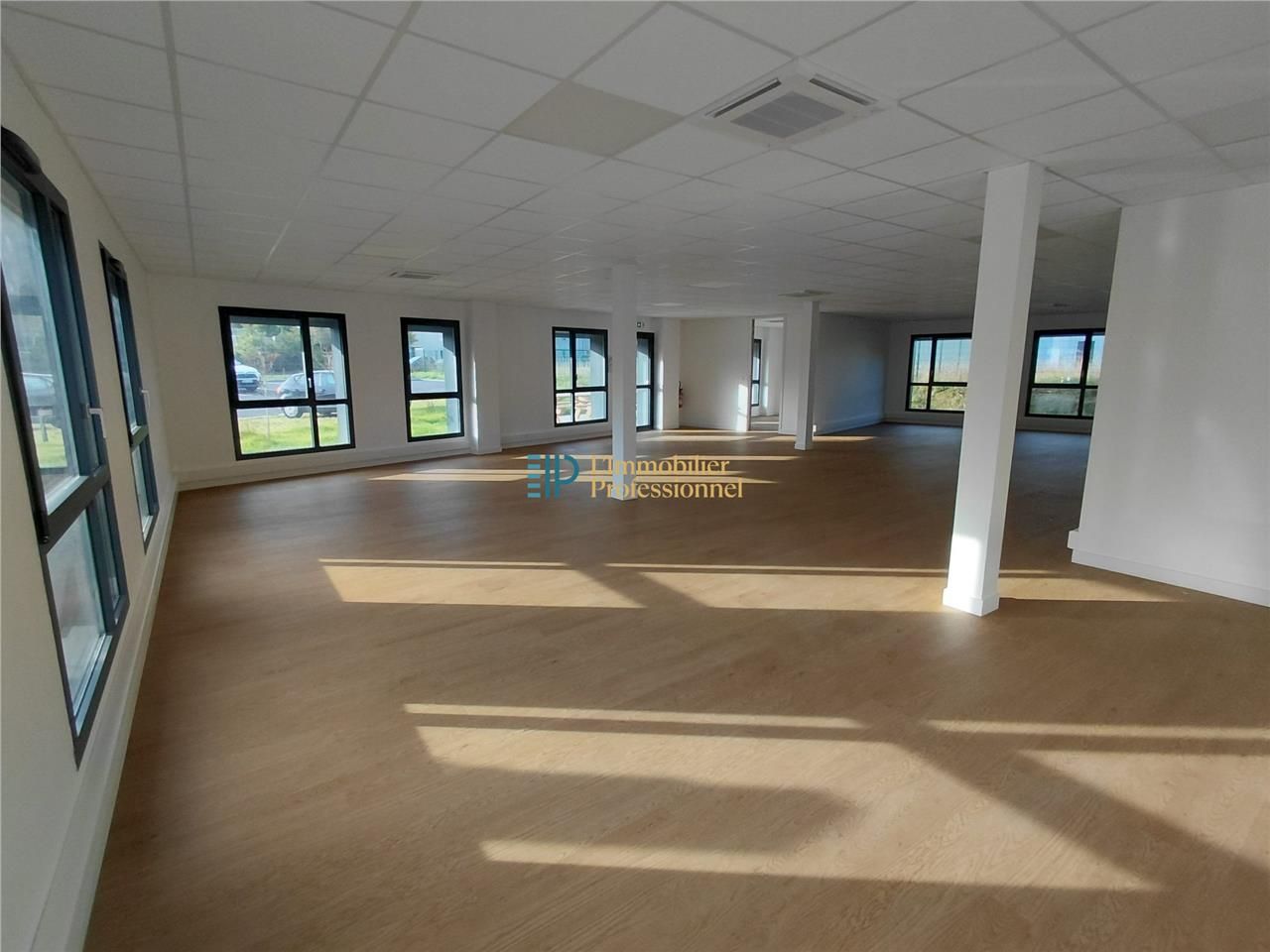Location bureaux 159 m² à Mellac