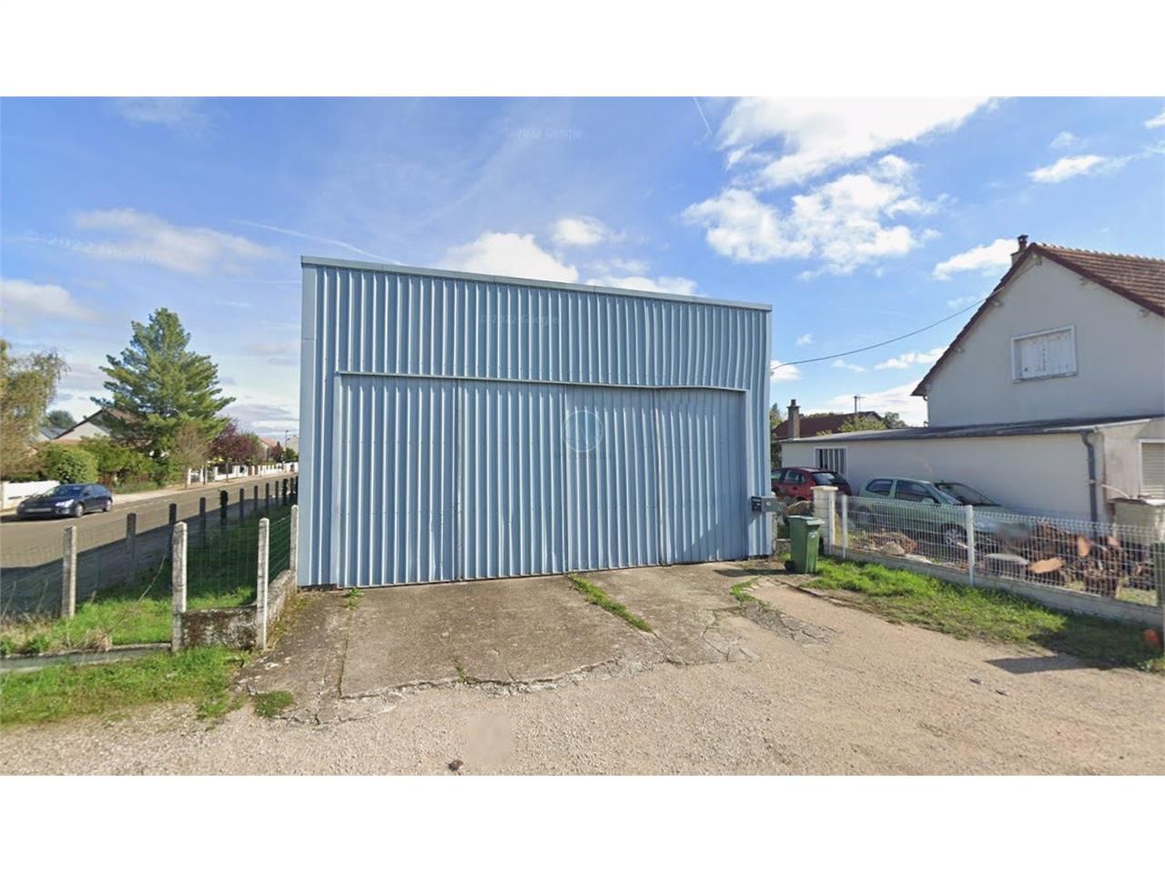 Location local 258 m² à CHECY