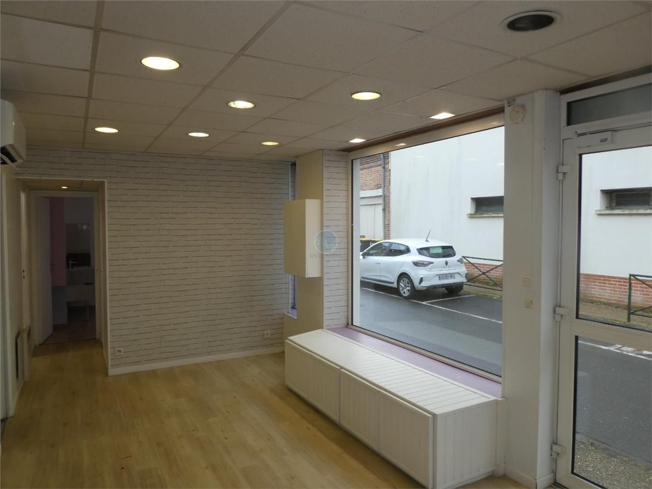 Location local commercial 49 m² à LA FERTE SAINT AUBIN