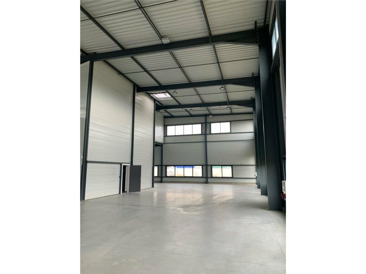 Location local d''activites 298 m² non divisibles