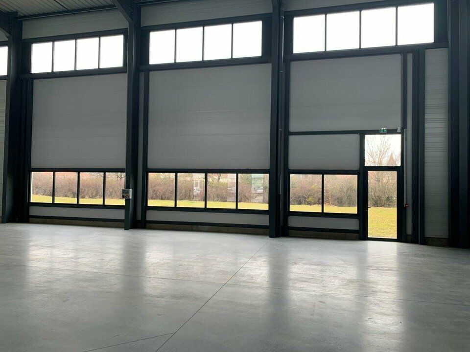 Location local d''activites 1466 m² divisibles à partir de 274 m²