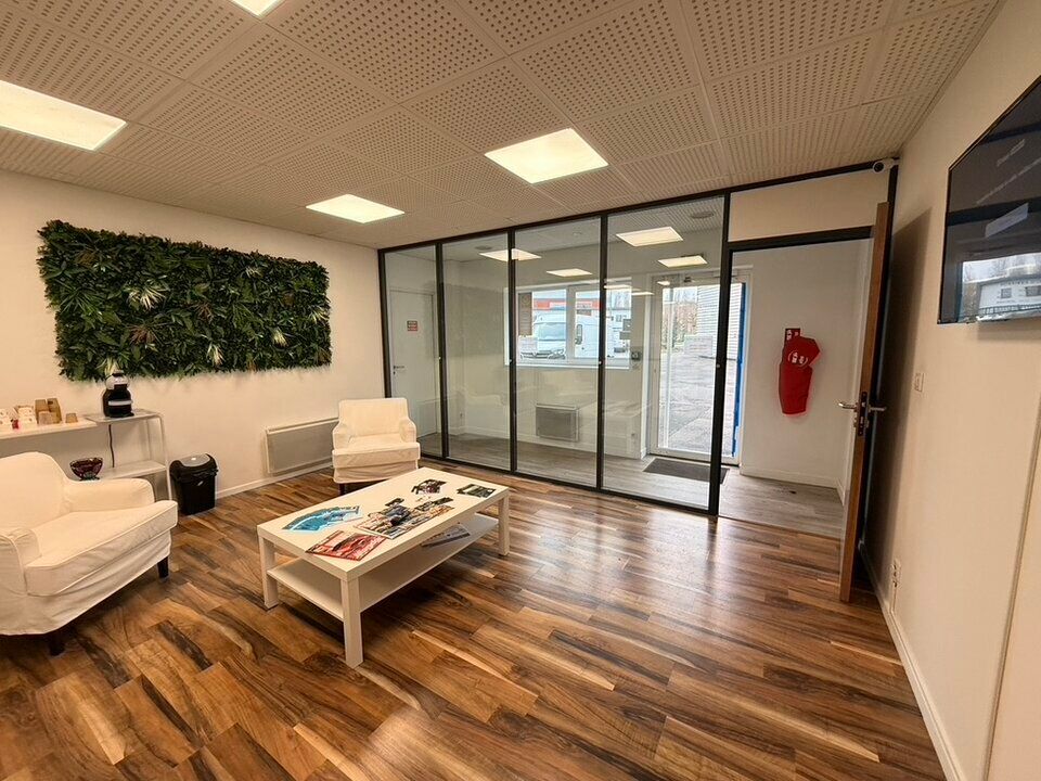 Location local d''activites 275 m² non divisibles