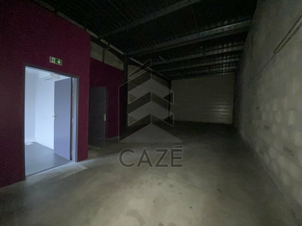 A VENDRE CELLULE D'ACTIVITE - SORTIE 24