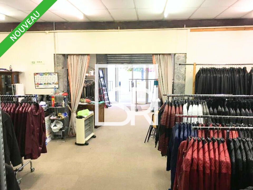 EMPLACEMENT N°1 - LOCATION LOCAL COMMERCIAL RENOVE - 170 M² - QUARTIER ECOLES BLAISE PASCAL - CLERMONT-FERRAND