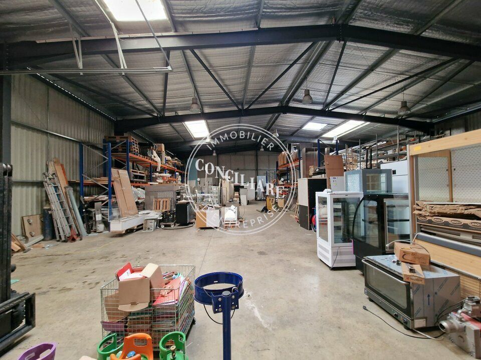 Vente local d''activites 1200 m² non divisibles