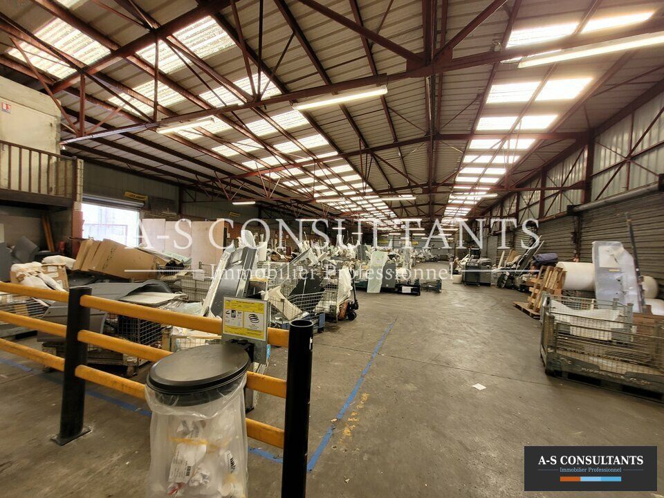 Location local d''activites 2900 m² non divisibles