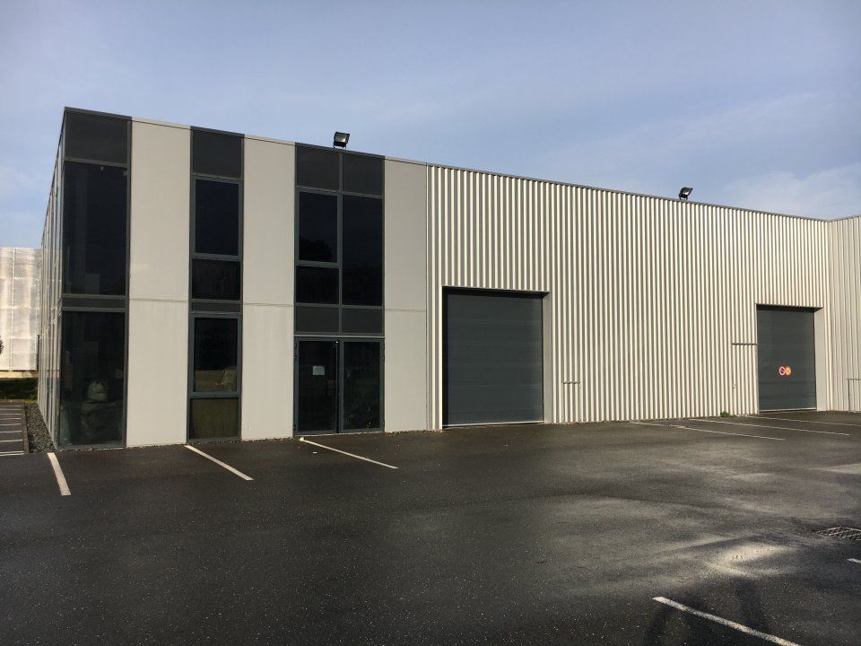 Location local d''activites 800 m² non divisibles