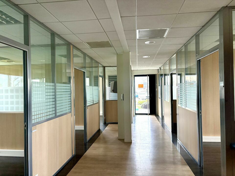 A LOUER - BUREAUX - VALMY