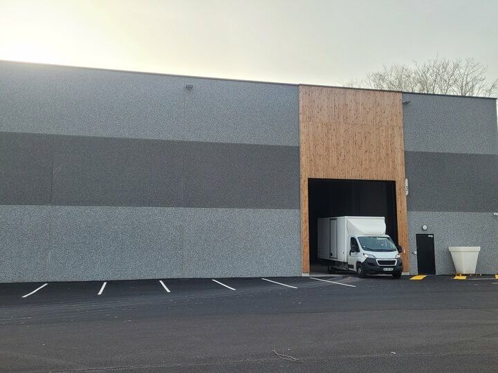 Location local d''activites 860 m² non divisibles