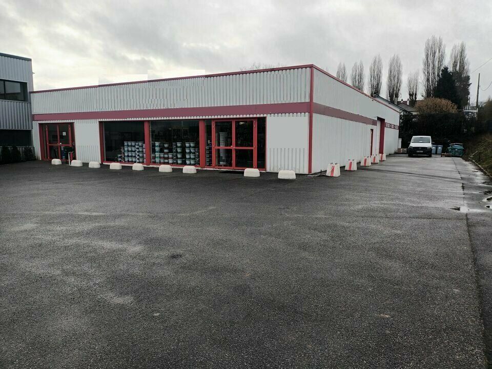 Location local d''activites 400 m² non divisibles