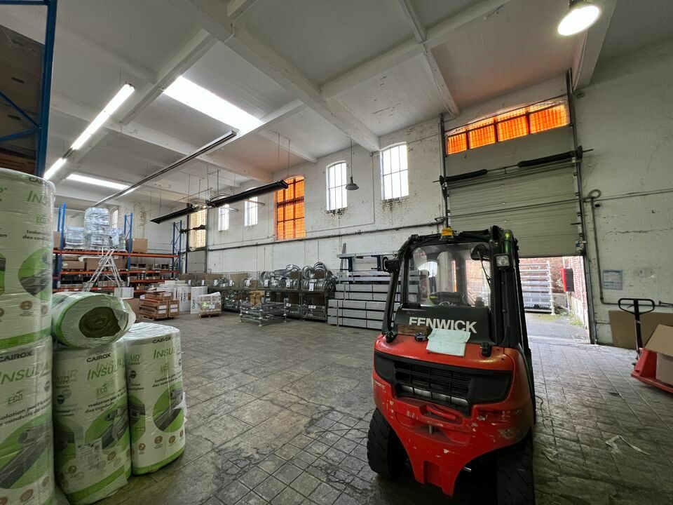 Location local d''activites 740 m² non divisibles