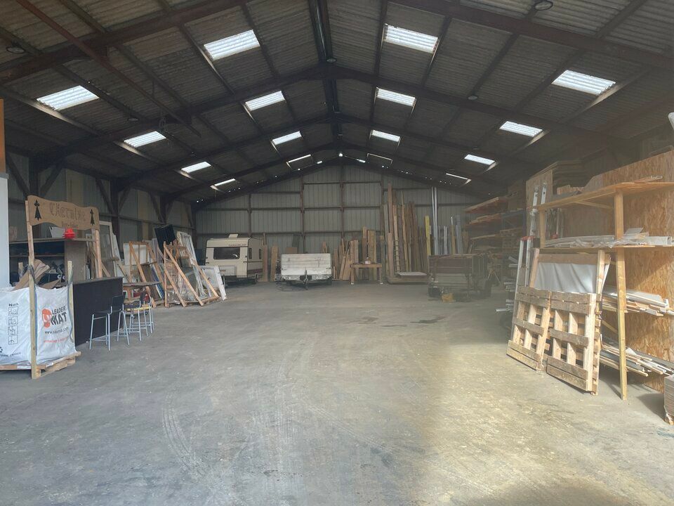 A LOUER - ENTREPOT 500m2- PLOUVORN