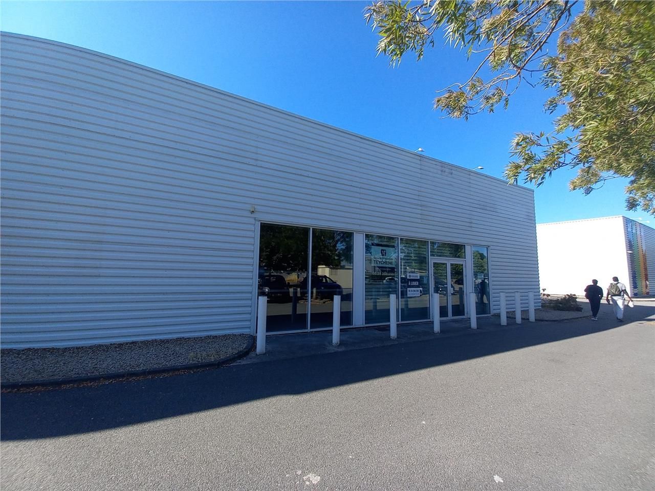 Location local commercial 600 m² à Châtellerault