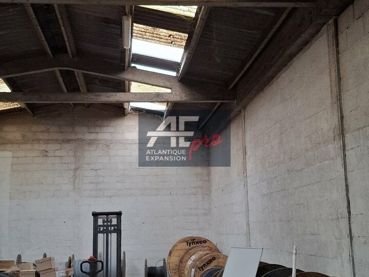 Location local d''activites 200 m² non divisibles