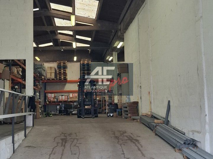 Location local d''activites 467 m² non divisibles