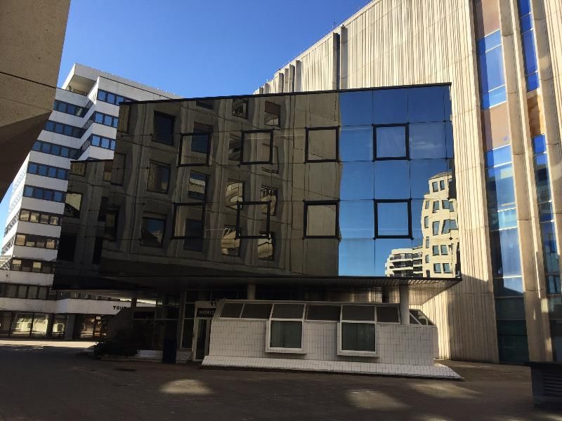 Au coeur du Quartier de Mériadeck, un immeuble indépendant de 959 m² en R+2 implanté en coeur d'Ilot.