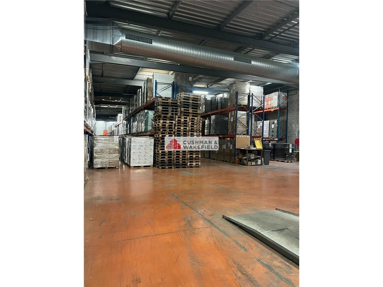 Location local d''activites 4594 m² divisibles à partir de 1280 m²