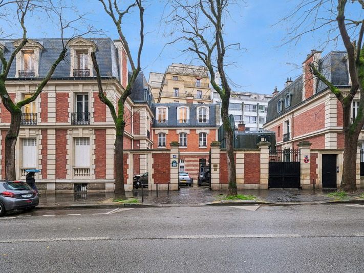 Location bureaux 786 m² à Paris