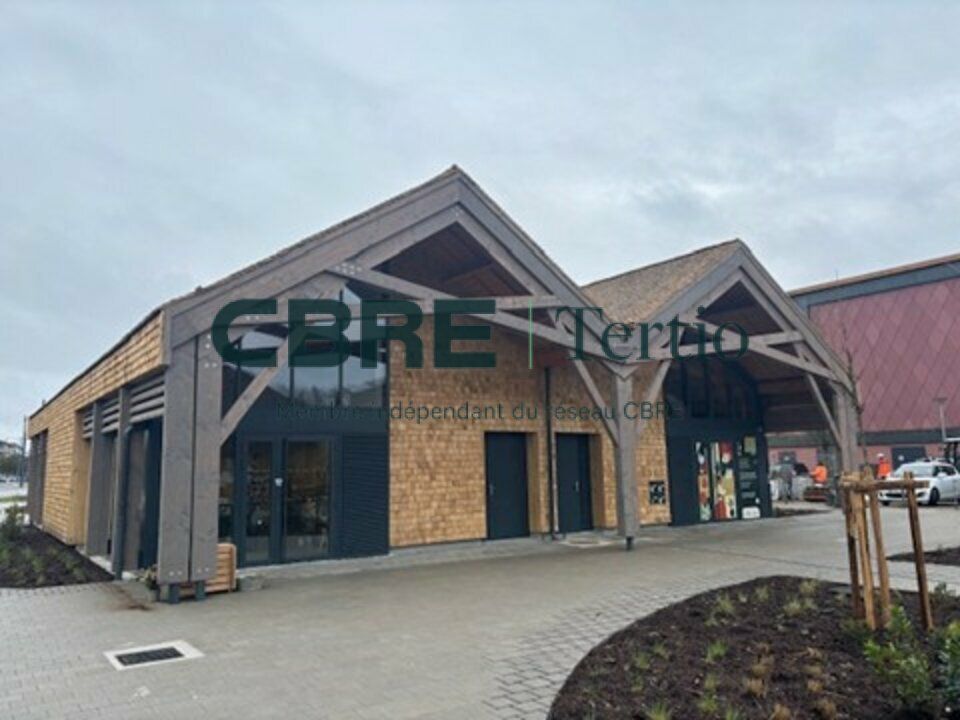 Location local commercial 135 m² divisibles à partir de 56 m²