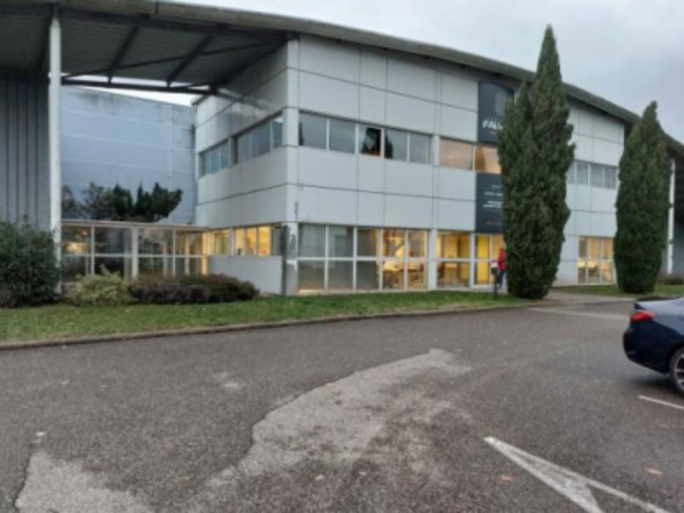 Local d'activité à vendre de 4 223 m² près de Lyon
