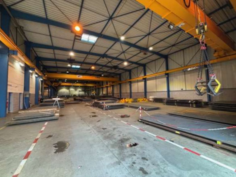 Location local d''activites 4460 m² non divisibles