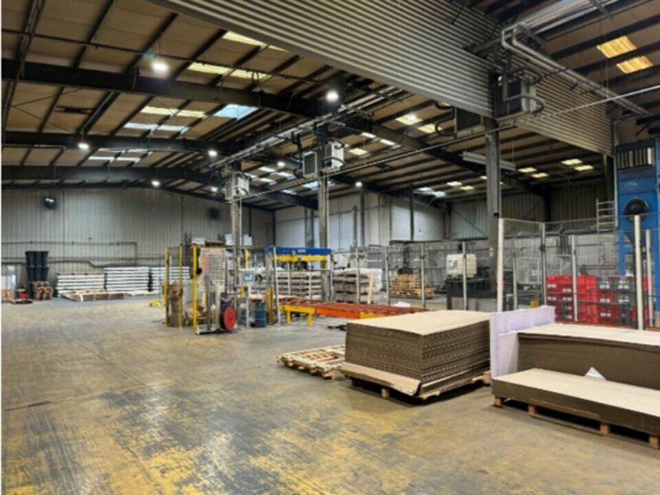 Local industriel à vendre de 5 393 m² avec terrain à Balan (01360)