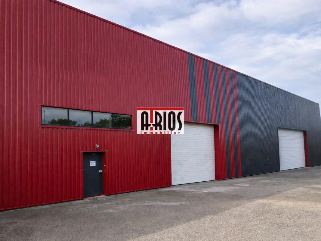 Location entrepôts 1560 m² non divisibles