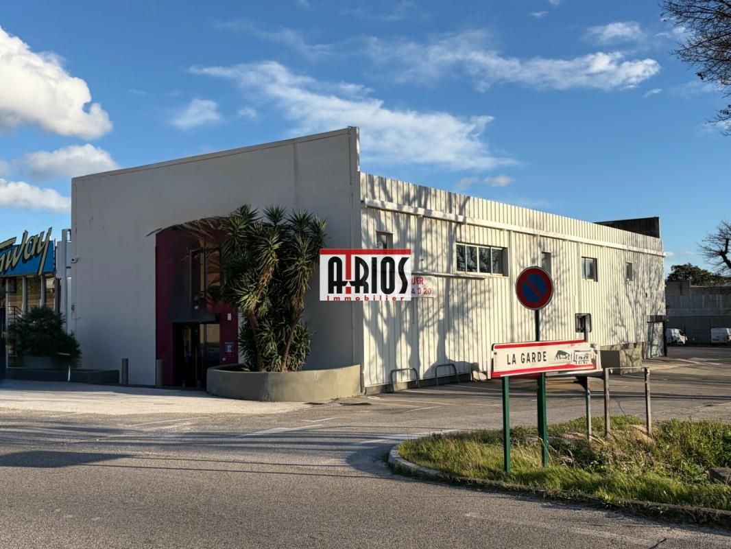 Location local commercial 550 m² non divisibles