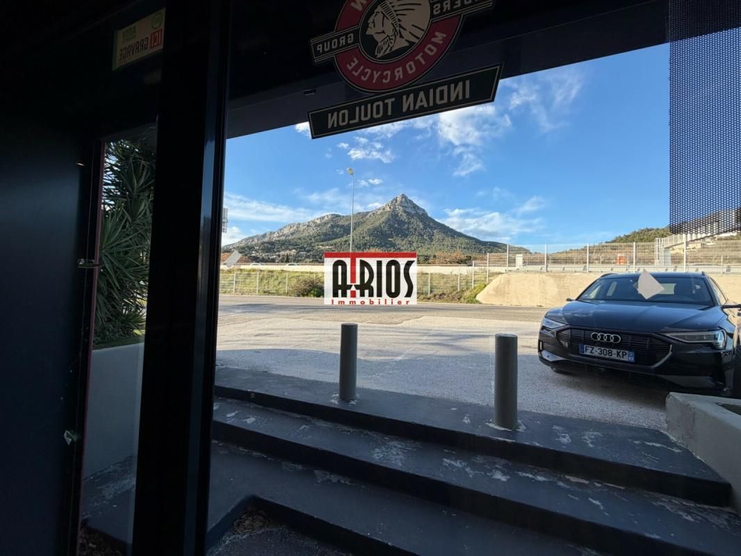 Location local commercial 550 m² non divisibles