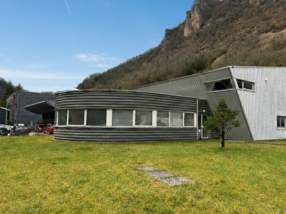 Vente local d''activites 1074 m² non divisibles