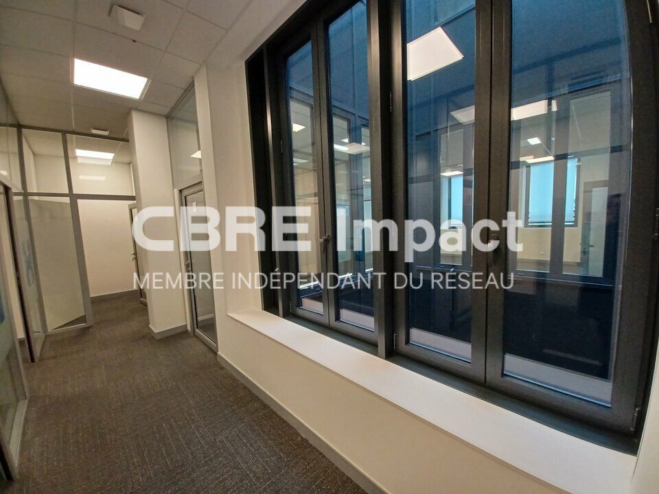 Location bureaux 131 m² non divisibles