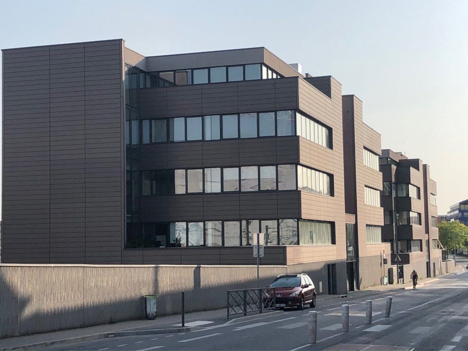 bureaux récents, en parfait état, au RDC au cœur du quartier Clairmarais d'une surface de 261,49 m² 