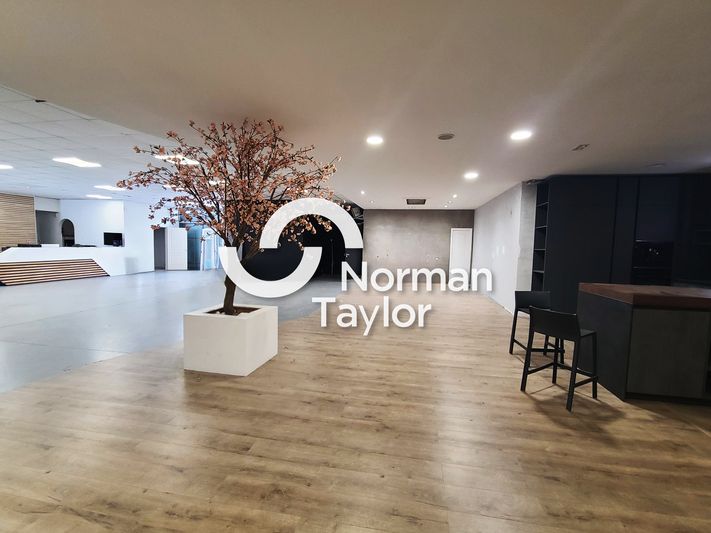 Location local commercial 900 m² non divisibles