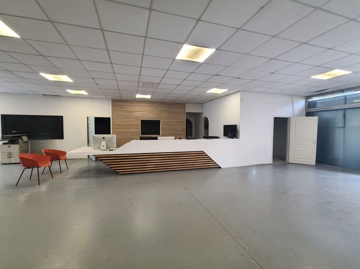 Local commercial de 900 m² à louer – Béziers