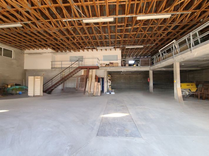 Local d'activité de 338 m² à louer - Sauvian