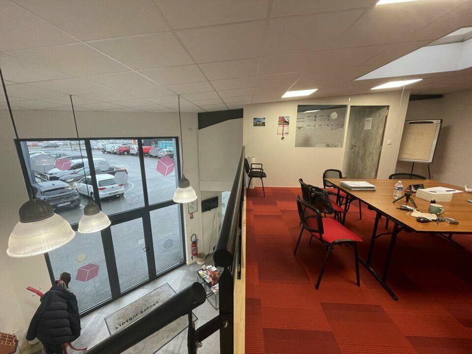 A LOUER - BUREAUX - VANNES EST