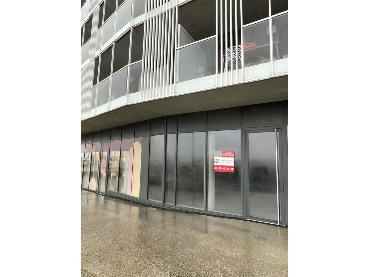 Location local commercial 93 m² non divisibles