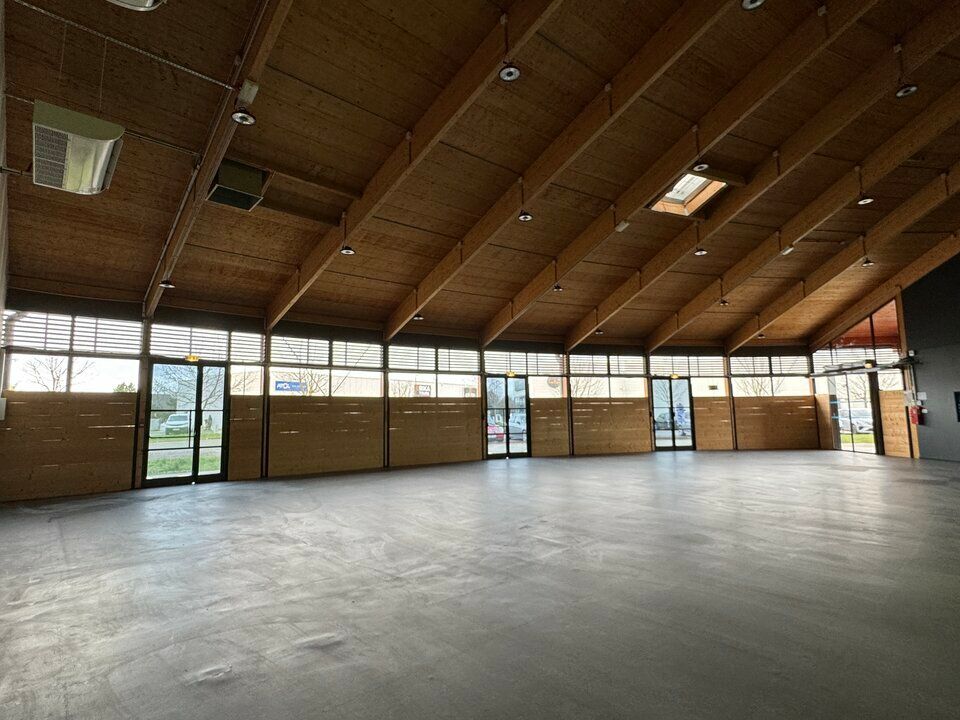 SAINT-CYR-SUR-LOIRE SUR AXE LOCAL COMMERCIAL A LOUER 314 M²