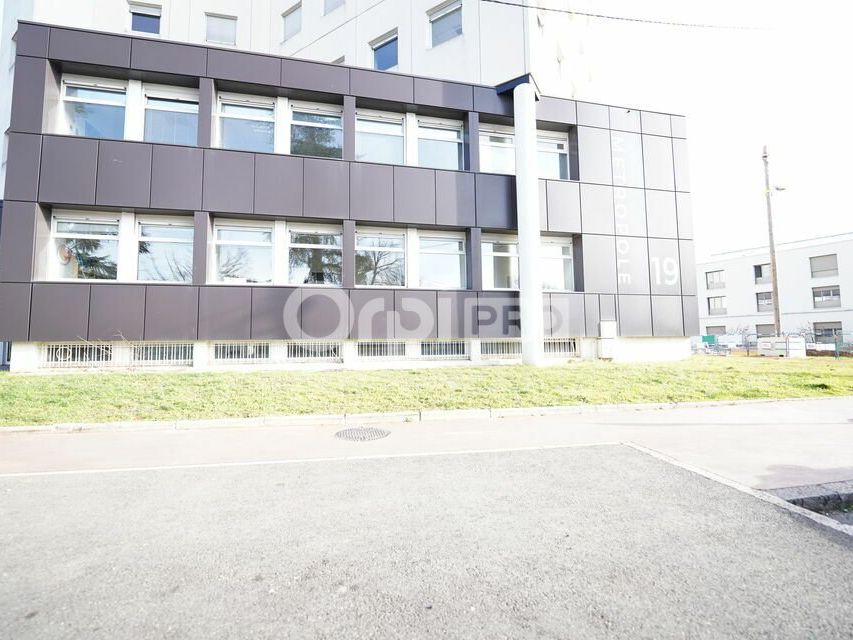 BUREAUX A LOUER - 484 m² DIVISIBLE - VENISSIEUX