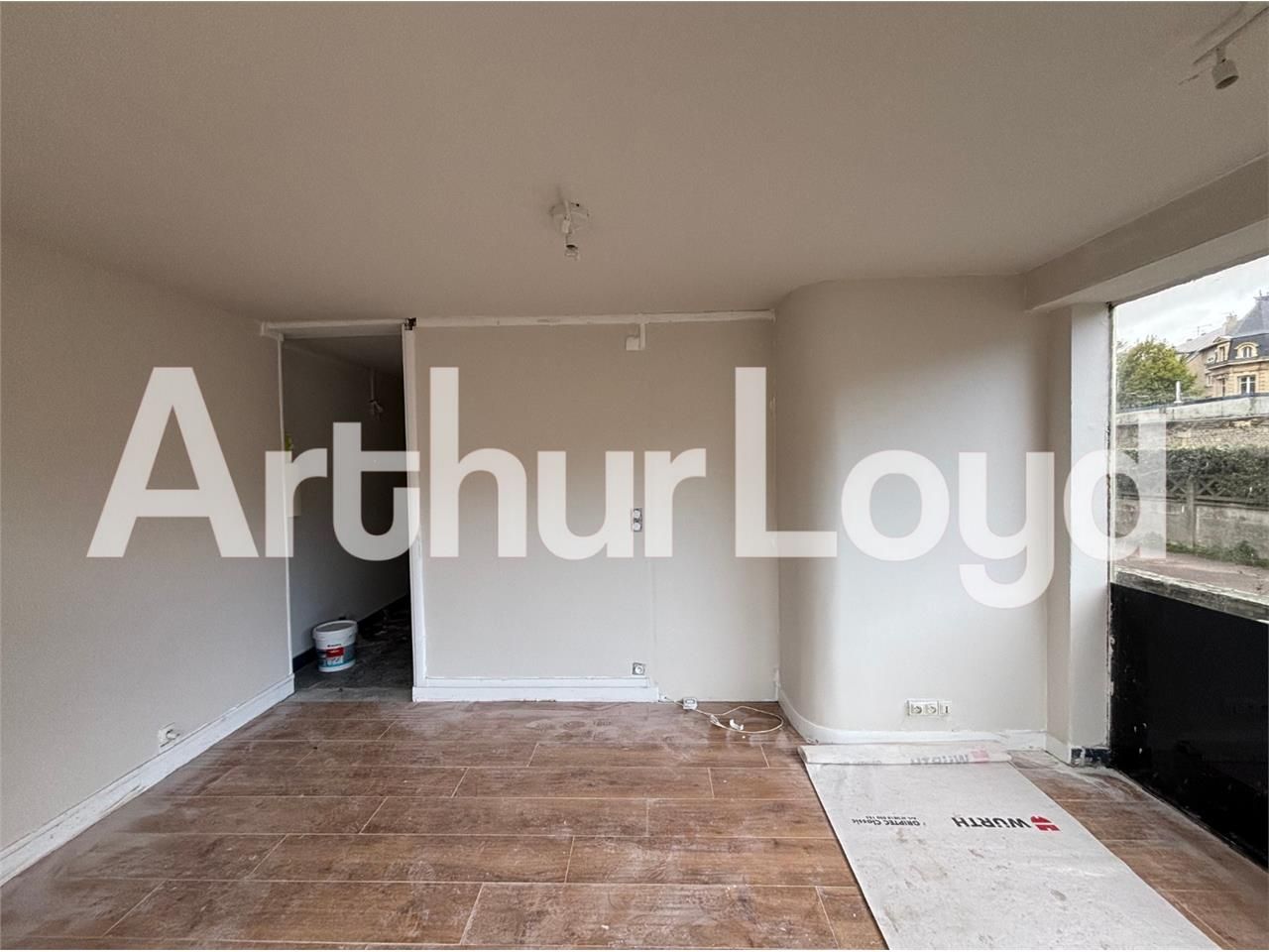 Location local commercial 44.00 m² à CAEN