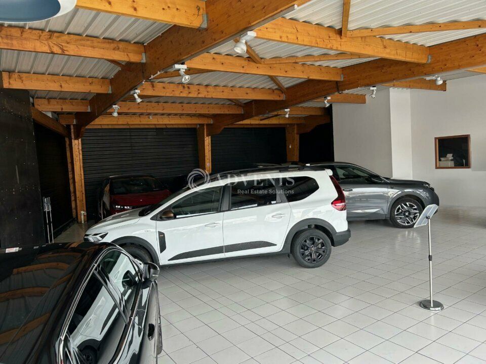 Local commercial d'environ 278 m², à louer à Chambray-Lès-Tours