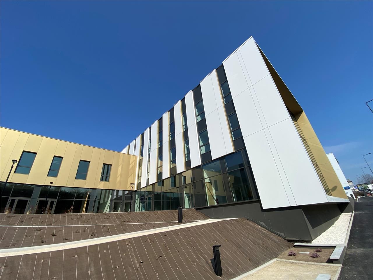 Location bureaux 541 m² à Saint-Étienne