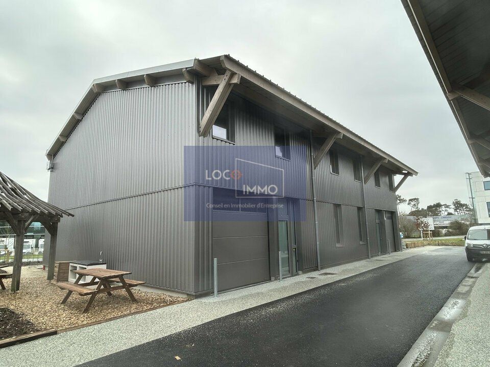 Vente local d''activites 229.5 m² non divisibles