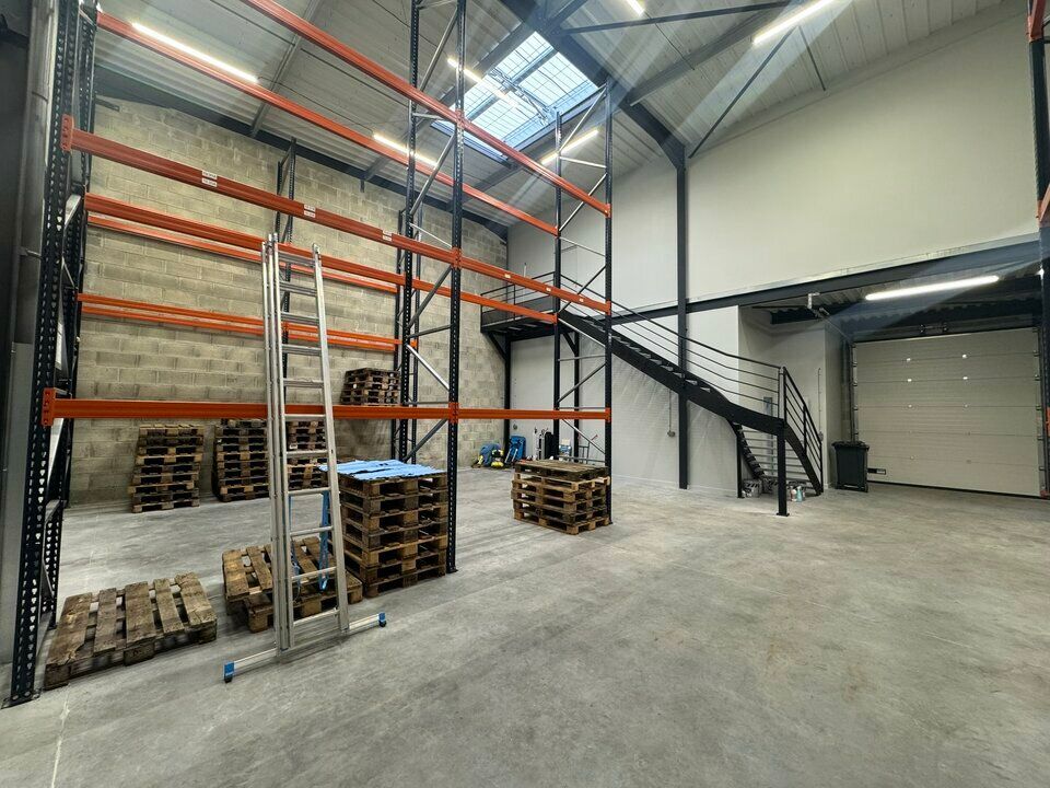 Location local d''activites 230 m² non divisibles