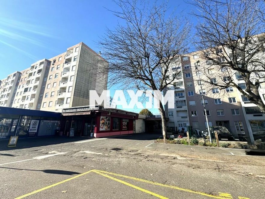 BUREAUX 145 m² EN REZ-DE-CHAUSSÉE