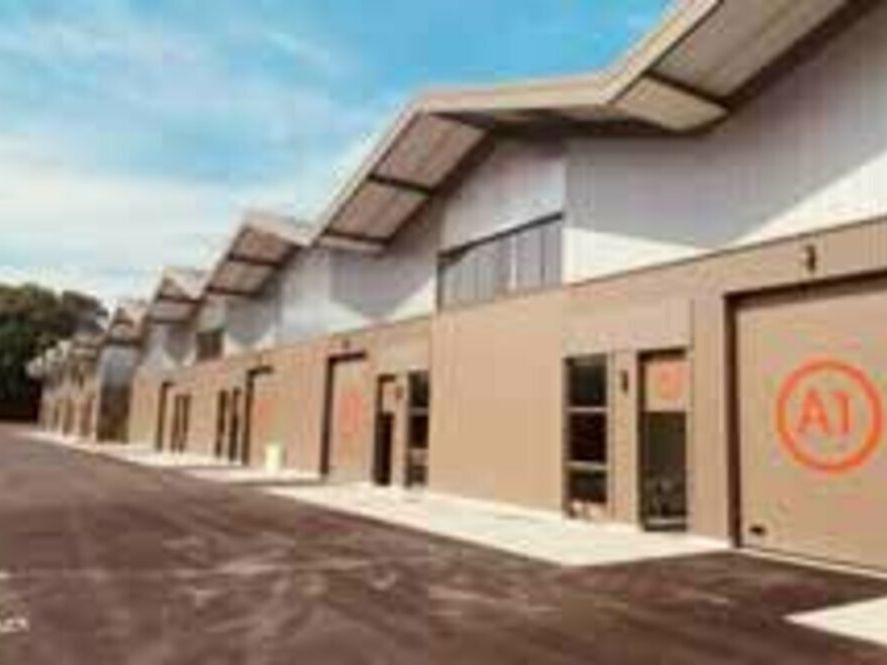 Vente local d''activites 3046.14 m² divisibles à partir de 115 m²